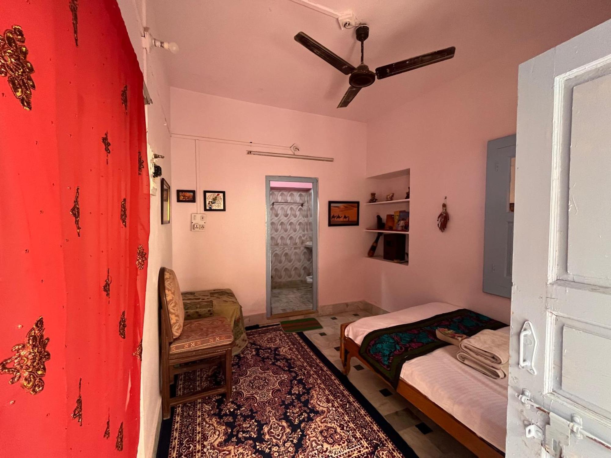 Hostel Marigold Home Stay ジャイサルメール 部屋 写真